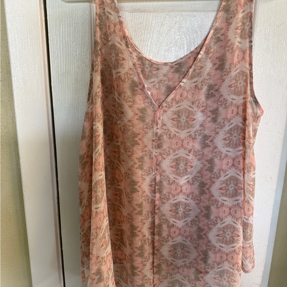 Pink Patterned Sleeveless Top by BCBG Generation, sheer size L Flowy - Picture 4 of 7